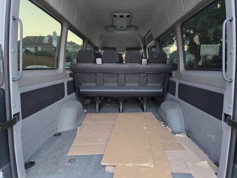 Used 2014 Freightliner Sprinter 2500 image 17