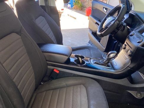 Used 2018 Ford Edge SE image 17