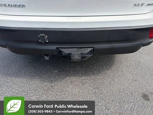 Used 2018 Toyota Highlander XLE AWD/4WD image 12