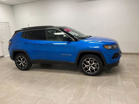 Used 2025 Jeep Compass Limited AWD/4WD image 15