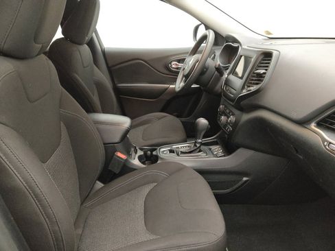 Used 2020 Jeep Cherokee Latitude FWD image 21
