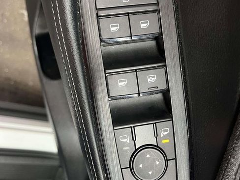 Used 2023 Nissan Rogue SV image 16