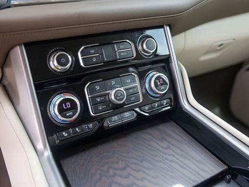 Used 2023 GMC Yukon Denali RWD image 23