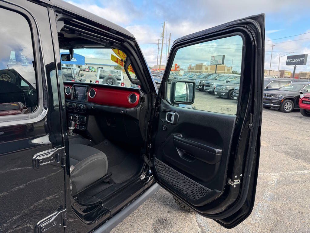 Used 2021 Jeep Gladiator Rubicon w/ Dual Top Group AWD/4WD image 58