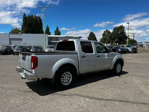 Used 2018 Nissan Frontier SV AWD/4WD image 3