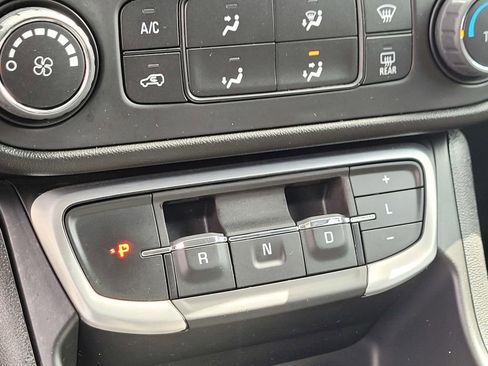 Used 2024 GMC Terrain SLE FWD image 21