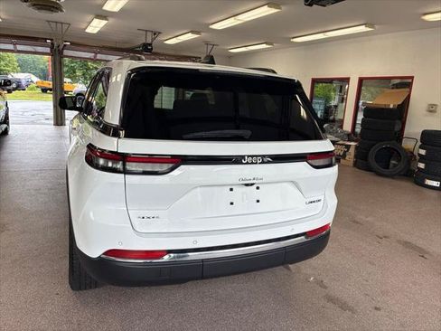 Certified 2023 Jeep Grand Cherokee Laredo w/ Luxury Tech Group I AWD/4WD image 19