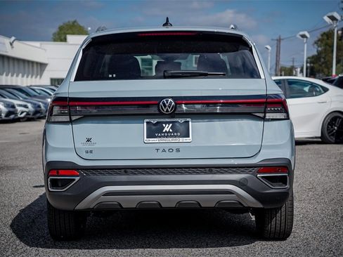 New 2026 Volkswagen Taos SE image 8