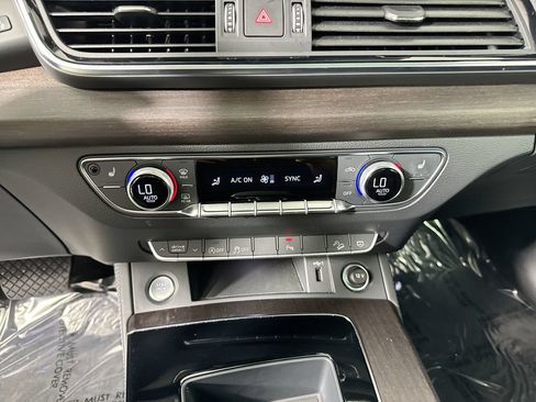 Used 2023 Audi Q5 2.0T Premium Plus w/ Premium Plus Package AWD/4WD image 13