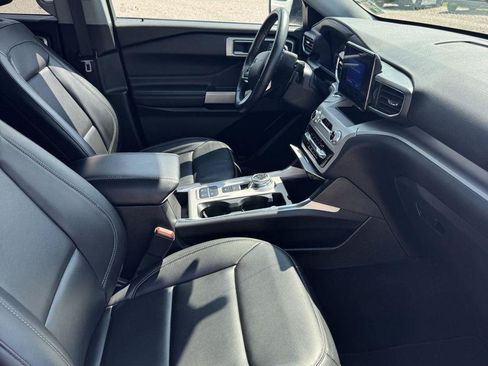 Used 2023 Ford Explorer XLT w/ Equipment Group 202A RWD image 13