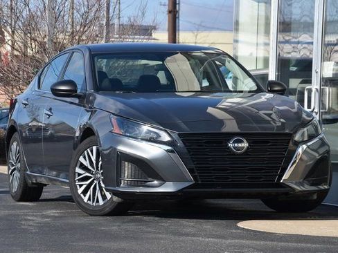 Used 2024 Nissan Altima 2.5 SV image 11