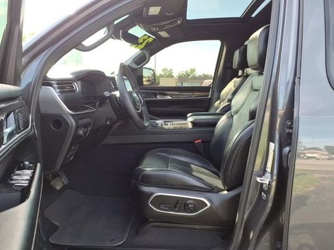 Certified 2023 Jeep Wagoneer 4WD w/ Premium Group I image 13