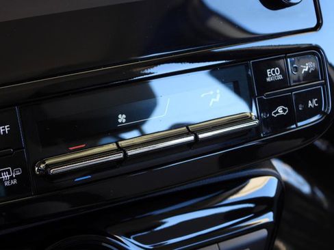 Used 2019 Toyota Prius L Eco image 48