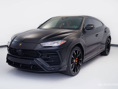 Used 2022 Lamborghini Urus image 2