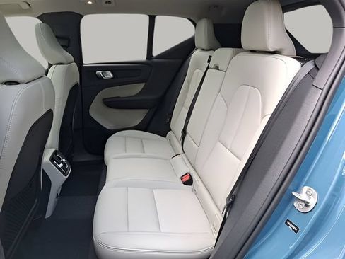 Certified 2024 Volvo XC40 B5 Ultimate w/ Protection Package Premier AWD/4WD image 7