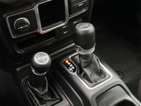 Used 2022 Jeep Wrangler Unlimited Willys image 6