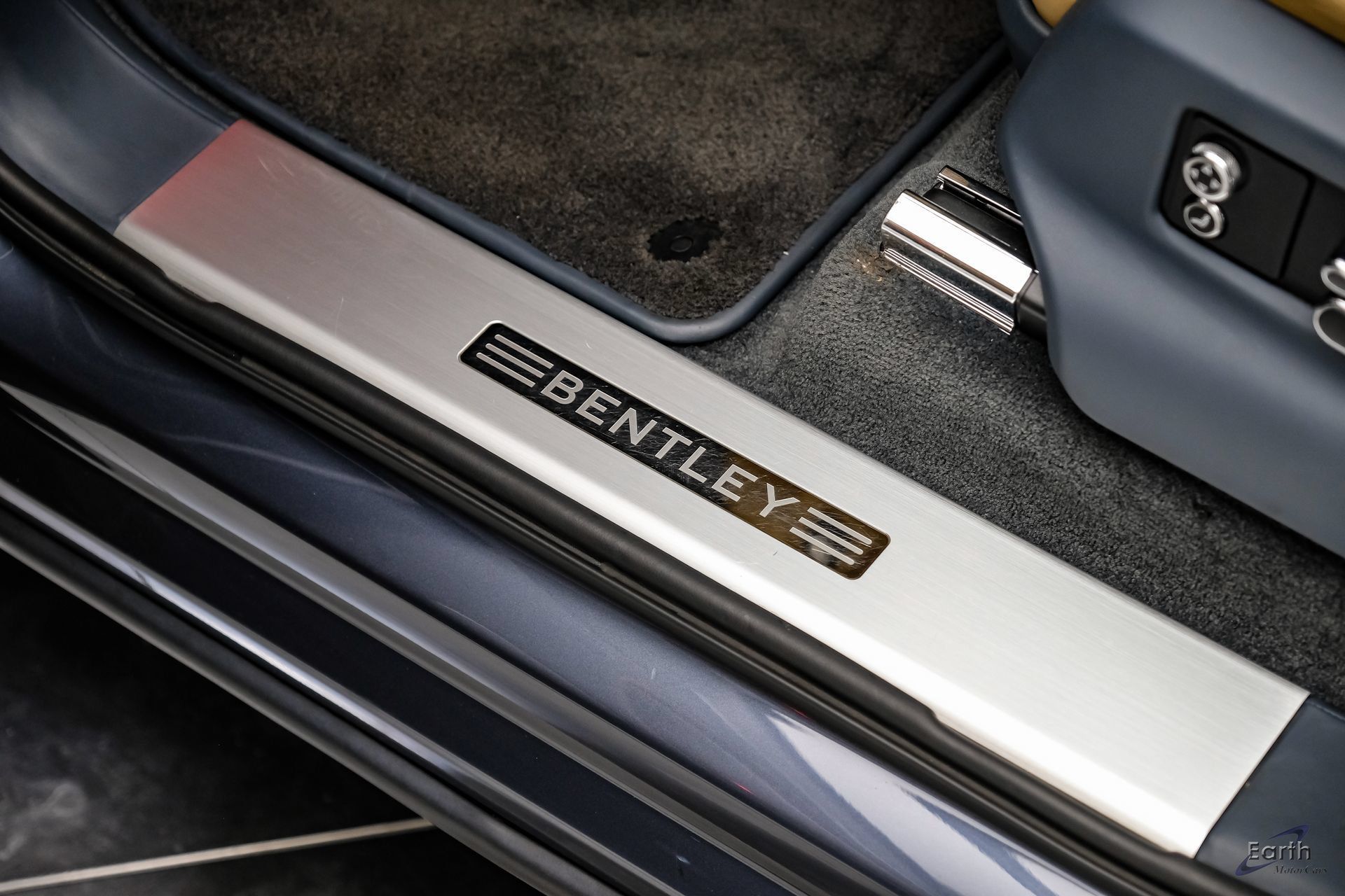 Used 2023 Bentley Bentayga Extended Wheelbase AWD/4WD image 39