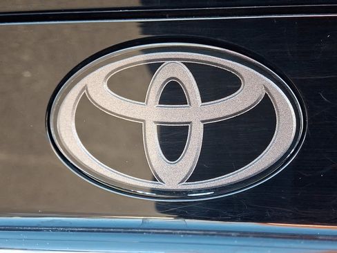 Used 2024 Toyota Prius Prime XSE image 31