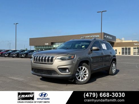 Used 2019 Jeep Cherokee Latitude w/ Popular Appearance Group FWD image 1
