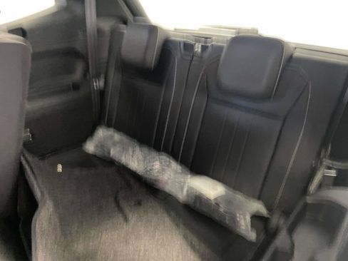 Used 2023 Volkswagen Tiguan SE R-Line FWD image 16
