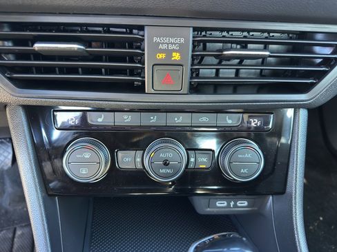 Used 2024 Volkswagen Jetta SE w/ Panoramic Sunroof Package image 19