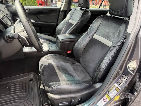 Used 2014 Toyota Camry SE w/ Leather Package FWD image 10