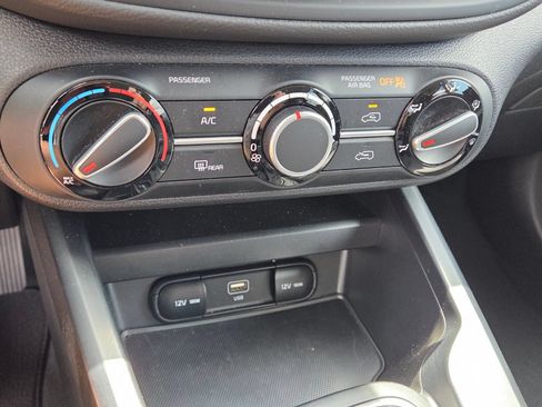 Used 2025 Kia Soul LX w/ LX Technology Package FWD image 21