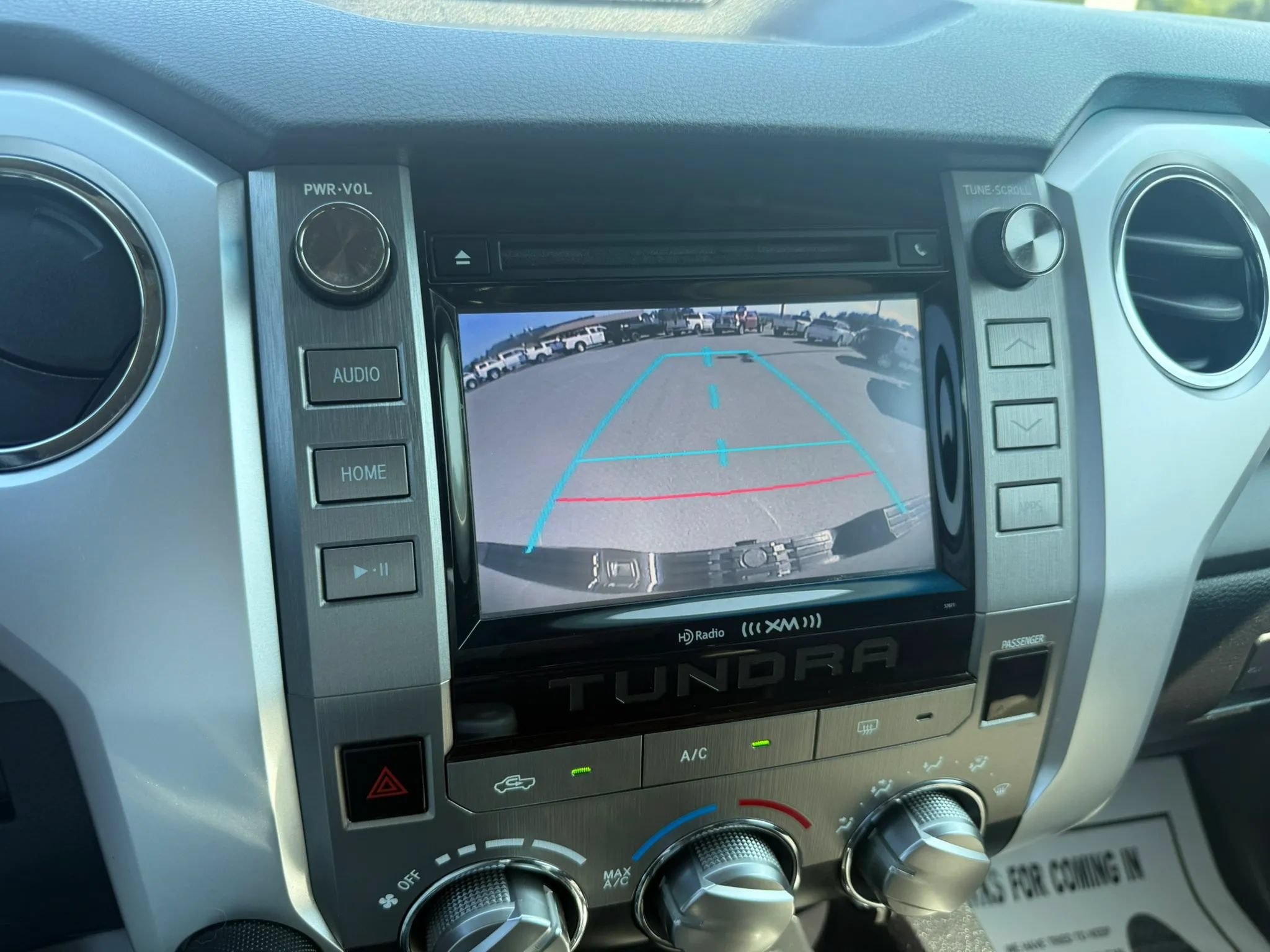 Used 2015 Toyota Tundra SR5 w/ SR5 Upgrade Package AWD/4WD image 9