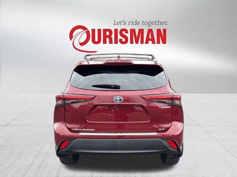 Used 2020 Toyota Highlander XLE image 3