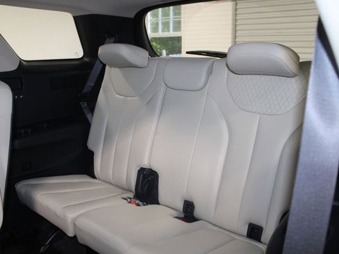 Used 2021 Hyundai Palisade SEL w/ Premium Package FWD image 19