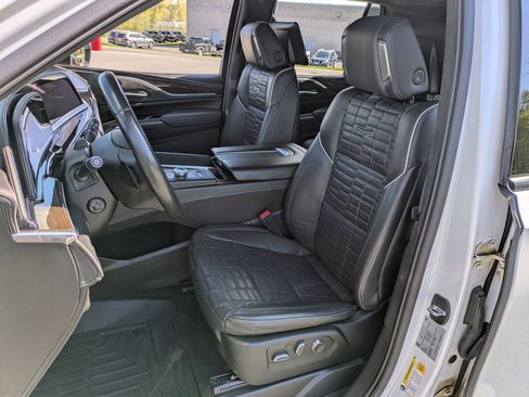 Used 2023 Cadillac Escalade Sport Platinum w/ LPO, ONYX Package AWD/4WD image 7