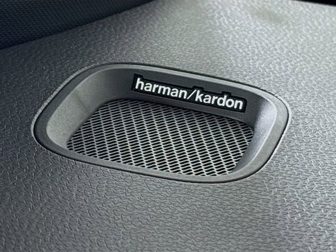 New 2025 Volkswagen ID. Buzz Pro S Plus image 18