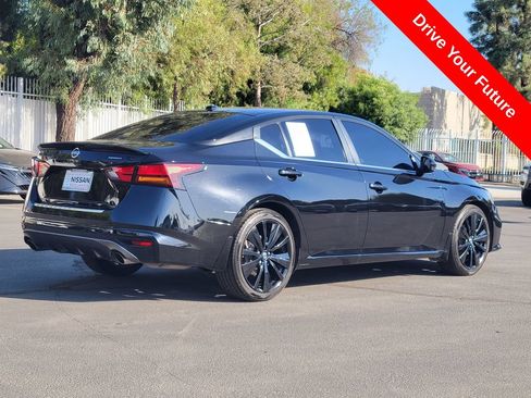 Used 2022 Nissan Altima 2.5 SR w/ Midnight Edition Package FWD image 4