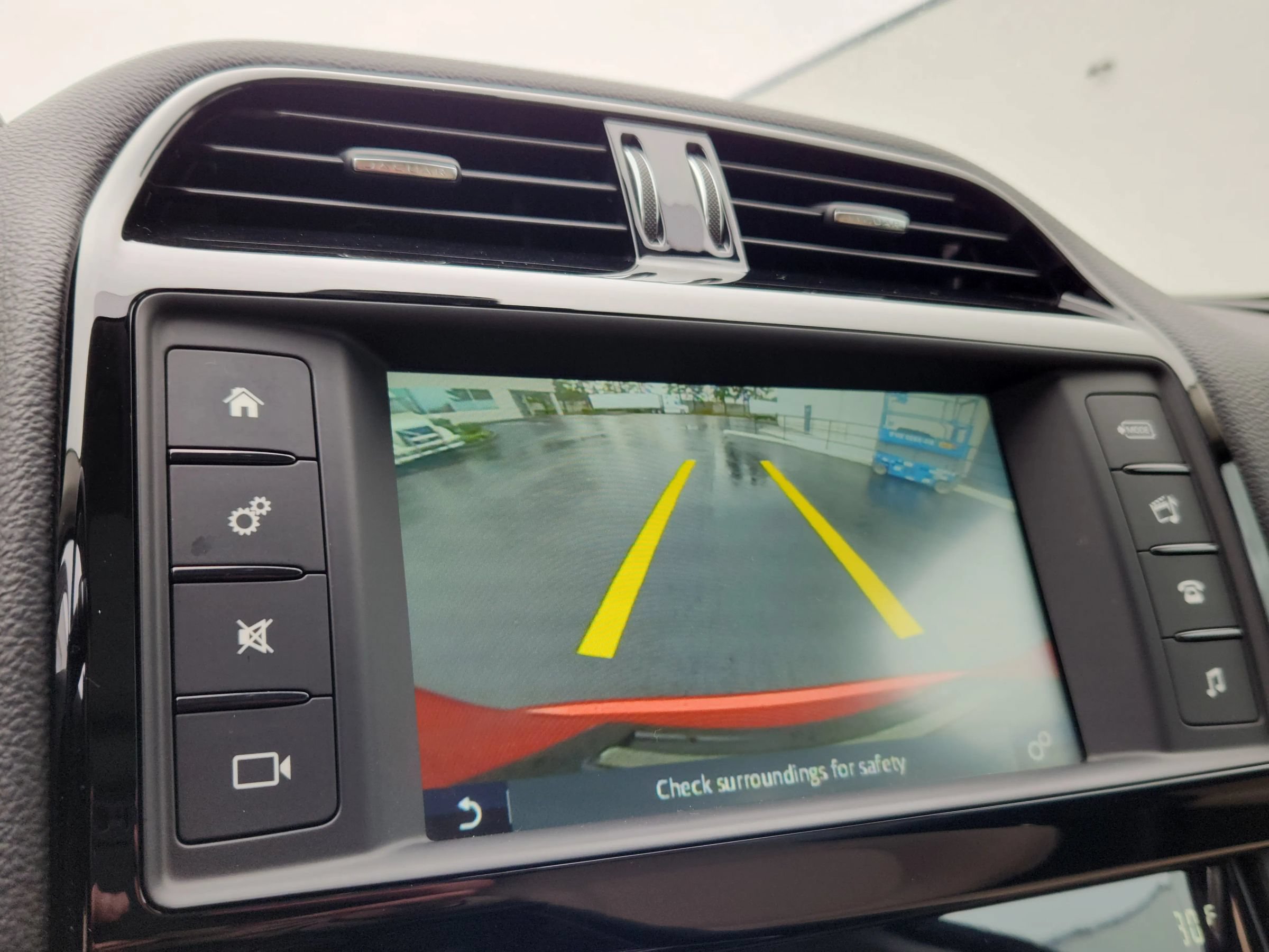 Used 2017 Jaguar F-PACE Premium AWD/4WD image 13