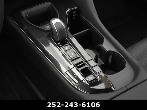 Used 2025 Toyota Crown Signia w/ Advanced Technology Package image 15