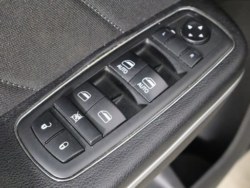 Used 2019 Dodge Charger SXT RWD image 13