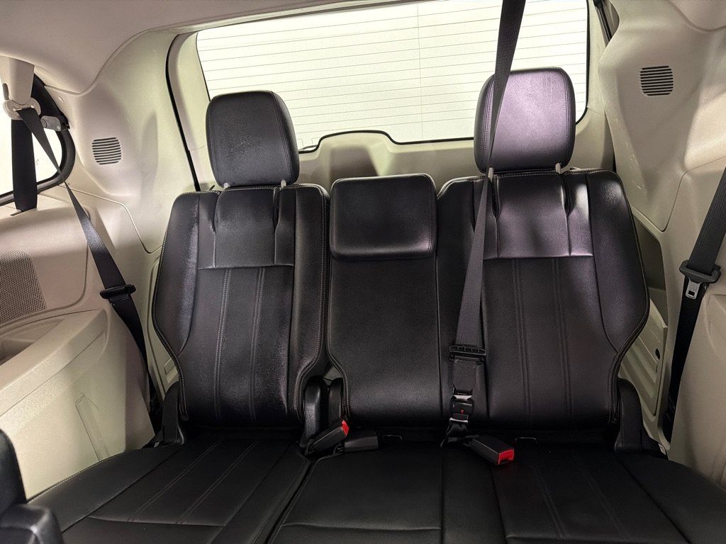 Used 2013 Chrysler Town & Country Touring FWD image 19