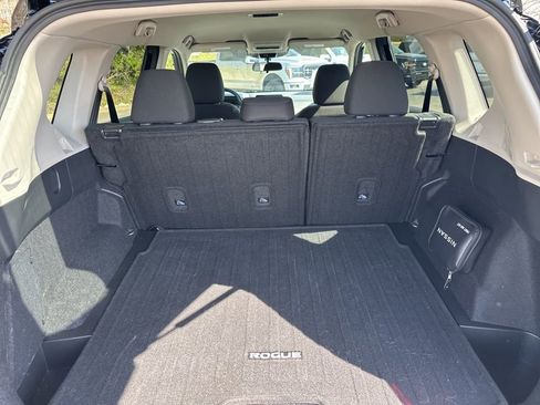 Used 2025 Nissan Rogue S image 10