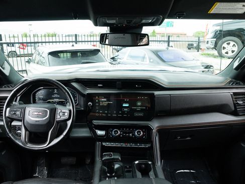 Used 2024 GMC Sierra 1500 AT4 w/ AT4 Premium Package AWD/4WD image 18