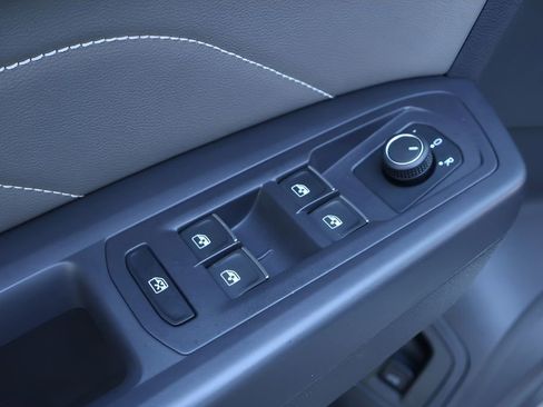 Used 2021 Volkswagen Atlas Cross Sport SE w/ Panoramic Sunroof Package image 11