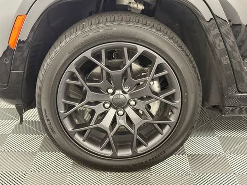 Used 2025 Jeep Grand Cherokee L Summit w/ Obsidian Package AWD/4WD image 11