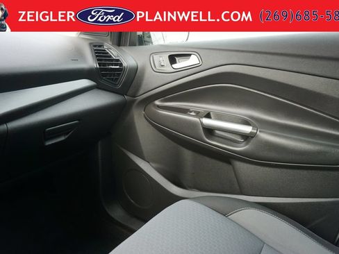 Used 2018 Ford Escape SE w/ SE Sync 3 Package AWD/4WD image 31