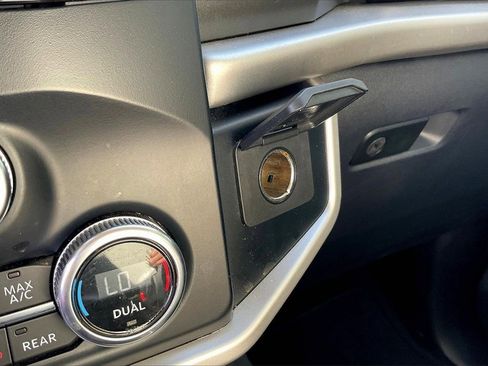 Used 2024 Ford Expedition XLT image 23