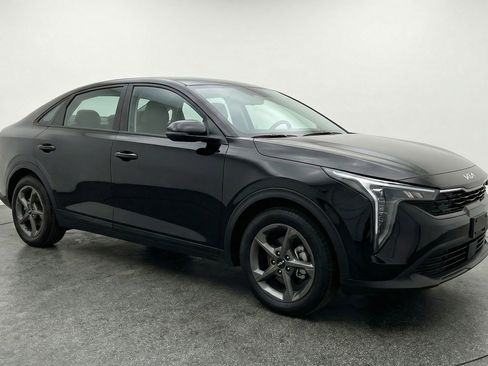 Used 2025 Kia K4 image 1