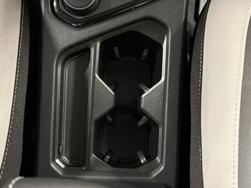 Used 2025 Volkswagen Taos SE image 39