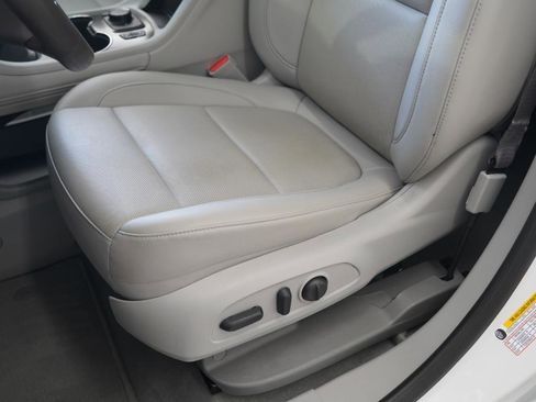 Used 2023 GMC Acadia SLT FWD image 27