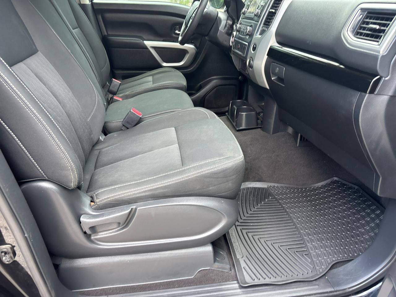 Used 2018 Nissan Titan SV RWD image 24