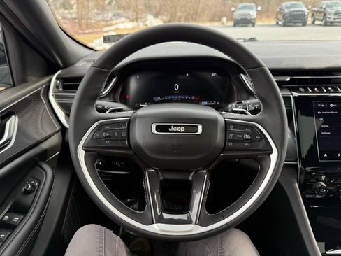 Certified 2023 Jeep Grand Cherokee Altitude image 15