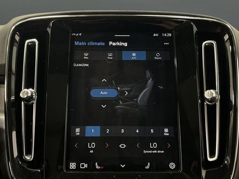 Used 2024 Volvo XC40 B5 Plus image 21