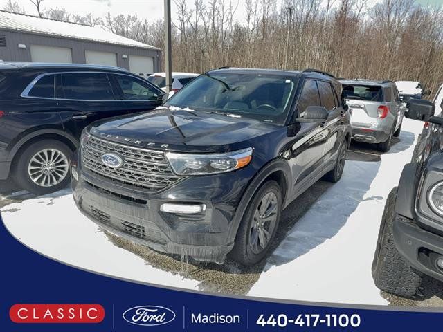 Certified 2021 Ford Explorer XLT w/ Equipment Group 202A AWD/4WD image 1